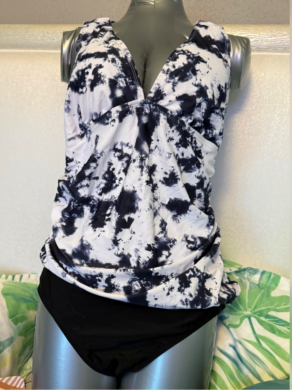 Black & White Tie-Dye V-Neck Tankini #11